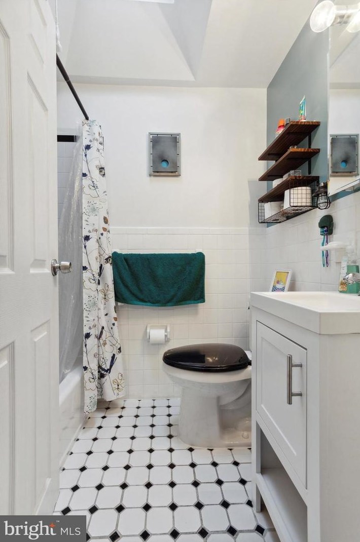 808 Ashland Ave, Manor PA  19036-1625 exterior