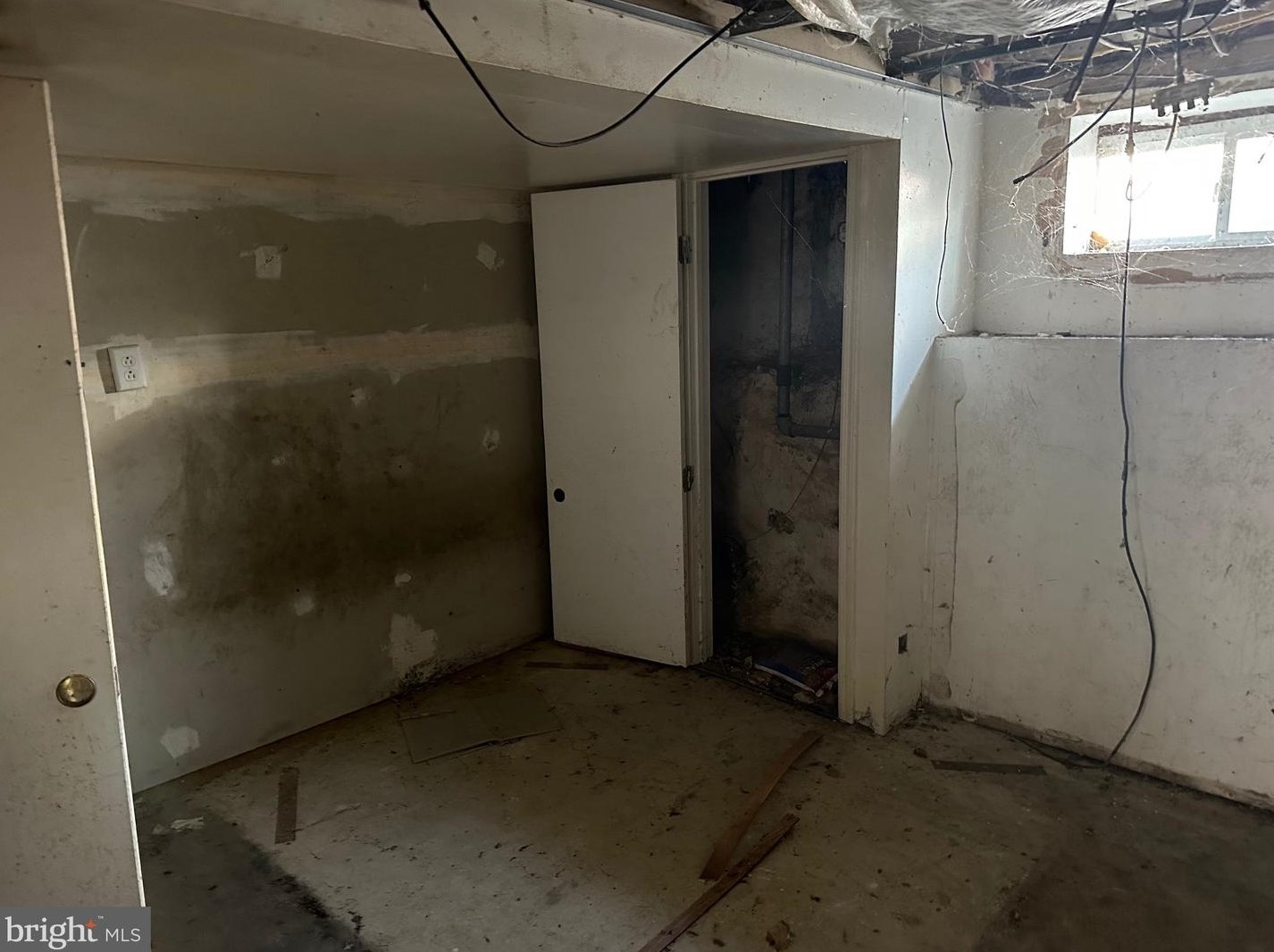 7112 Seaford Rd, Upper Darby PA 19082-5325 exterior