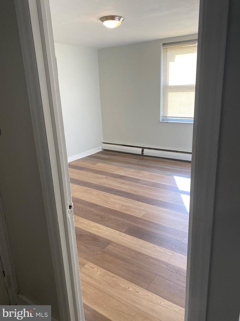 1127 Glen Avon Rd, Darby PA  19023-1415 exterior