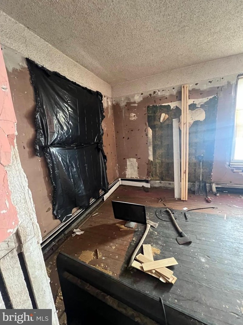 703 Saville Ave, Chester PA  19022-1402 exterior