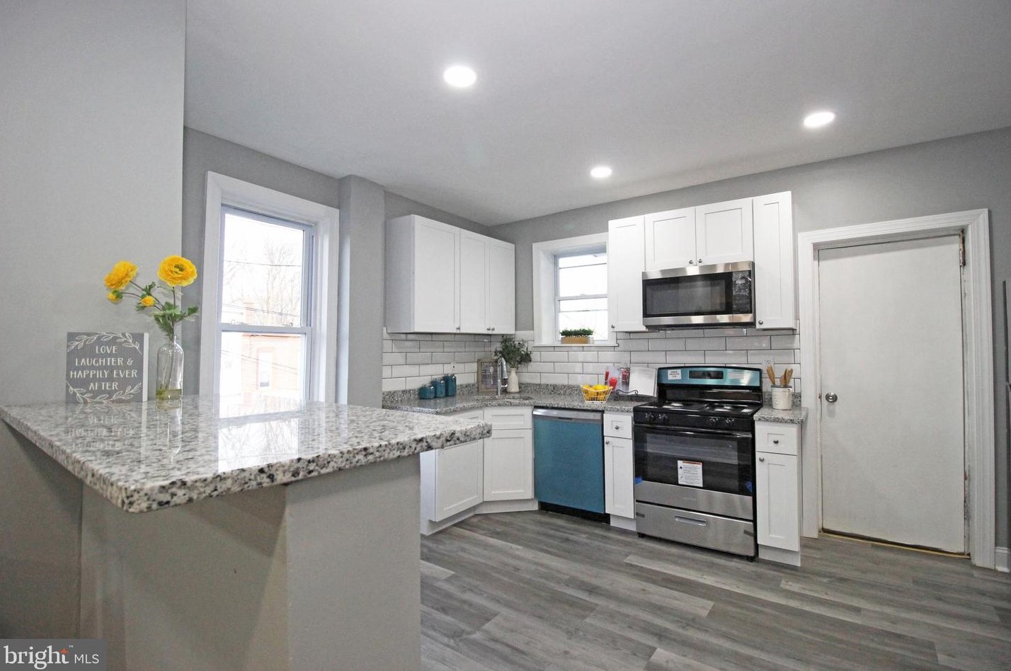 301 Poplar St, Darby PA  19023-2028 exterior