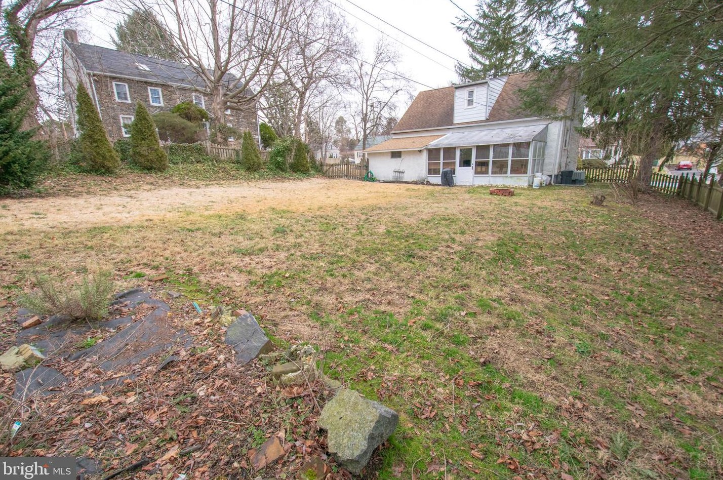 338 Brookhaven Rd, Chester PA  19015-2312 exterior