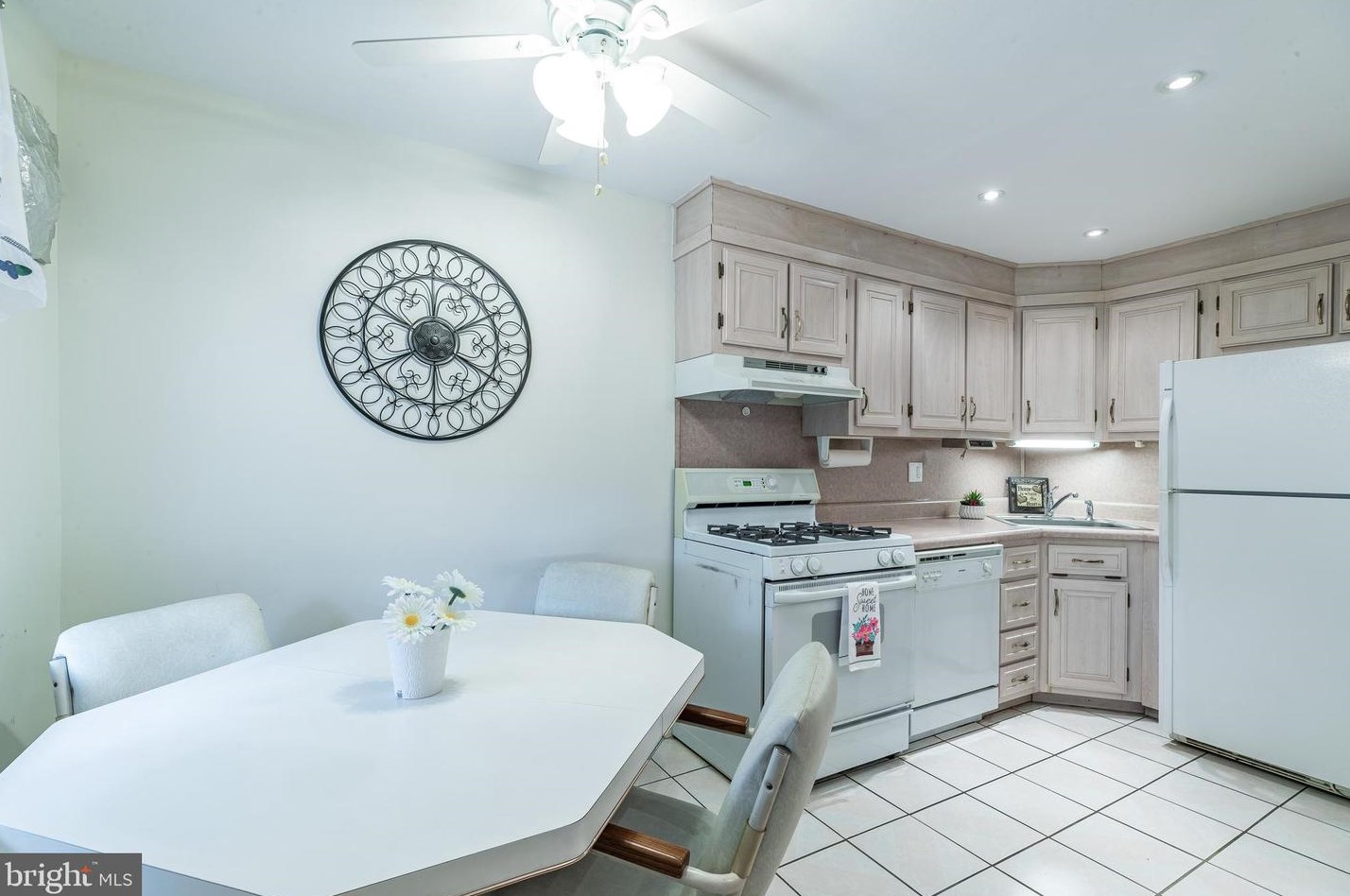 417 Park Dr, Manor PA  19036-1617 exterior