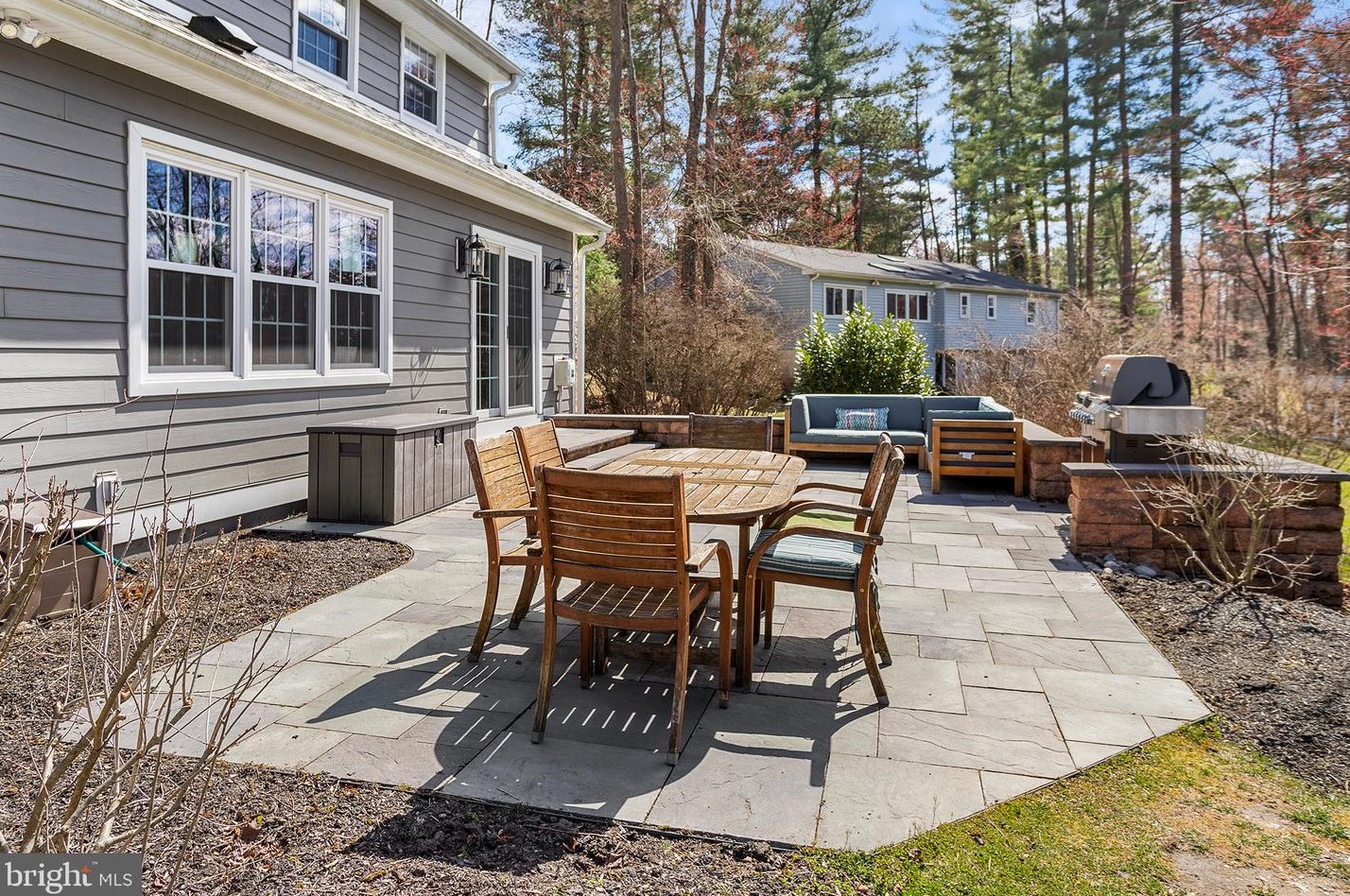 2330 Feathering Ln, Media PA 19063-1908 exterior