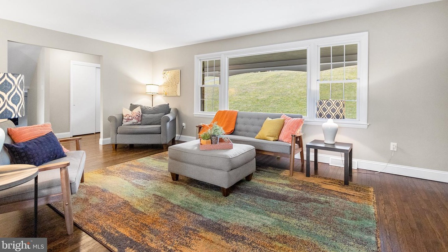 2330 Feathering Ln, Media PA 19063-1908 exterior