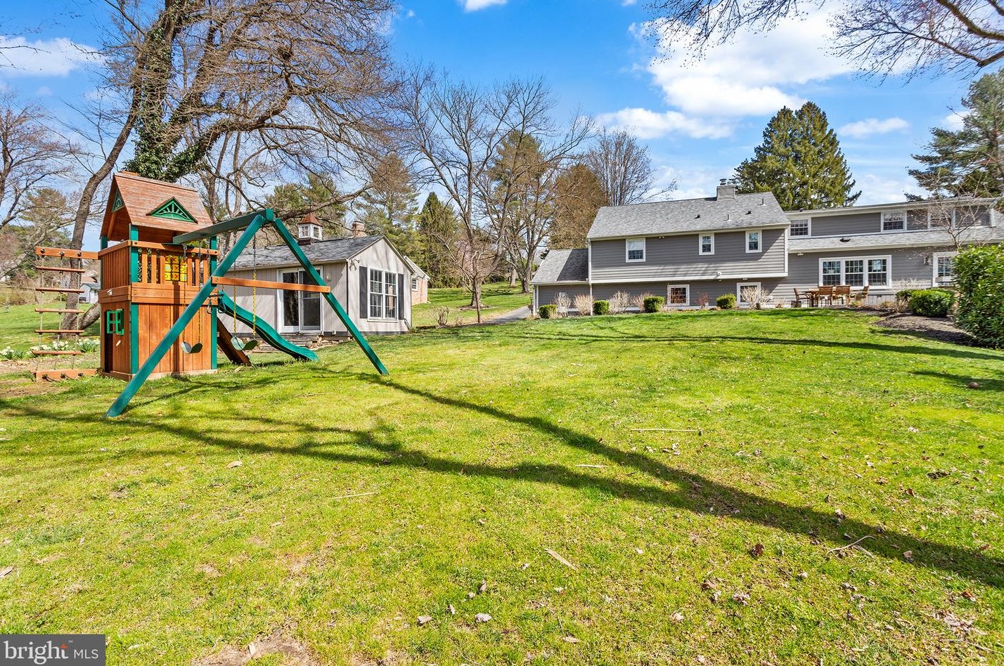 2330 Feathering Ln, Media PA 19063-1908 exterior