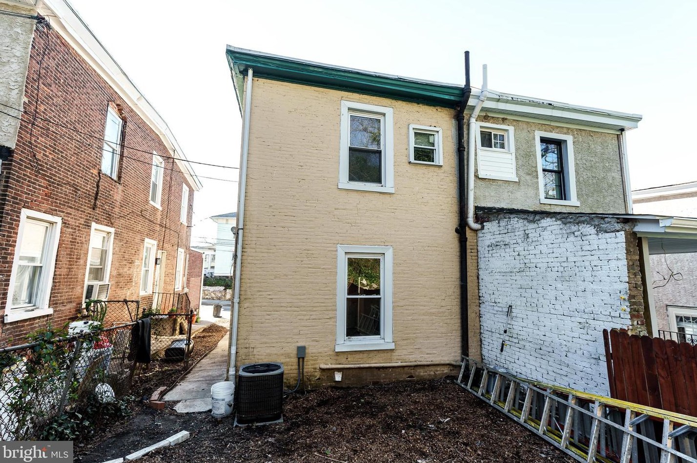 51 9th St, Darby PA  19023-1628 exterior