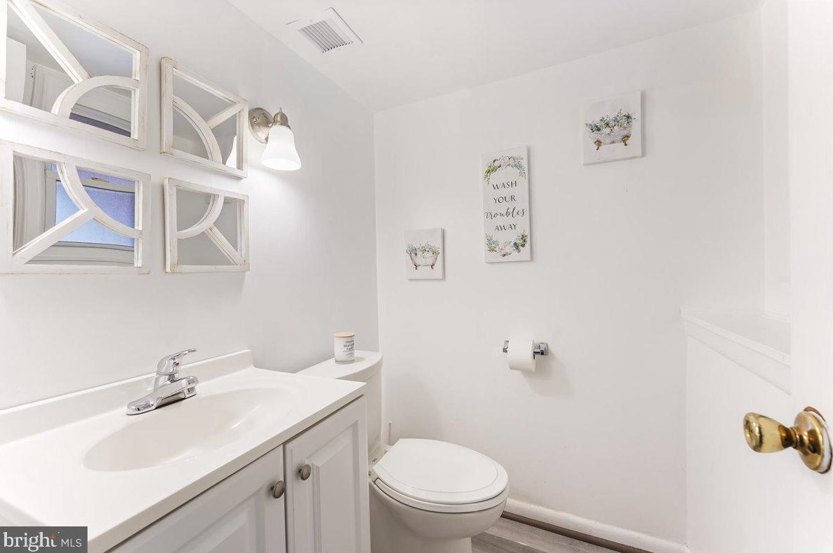 18 Latches Ln, Chester PA  19014-1709 exterior