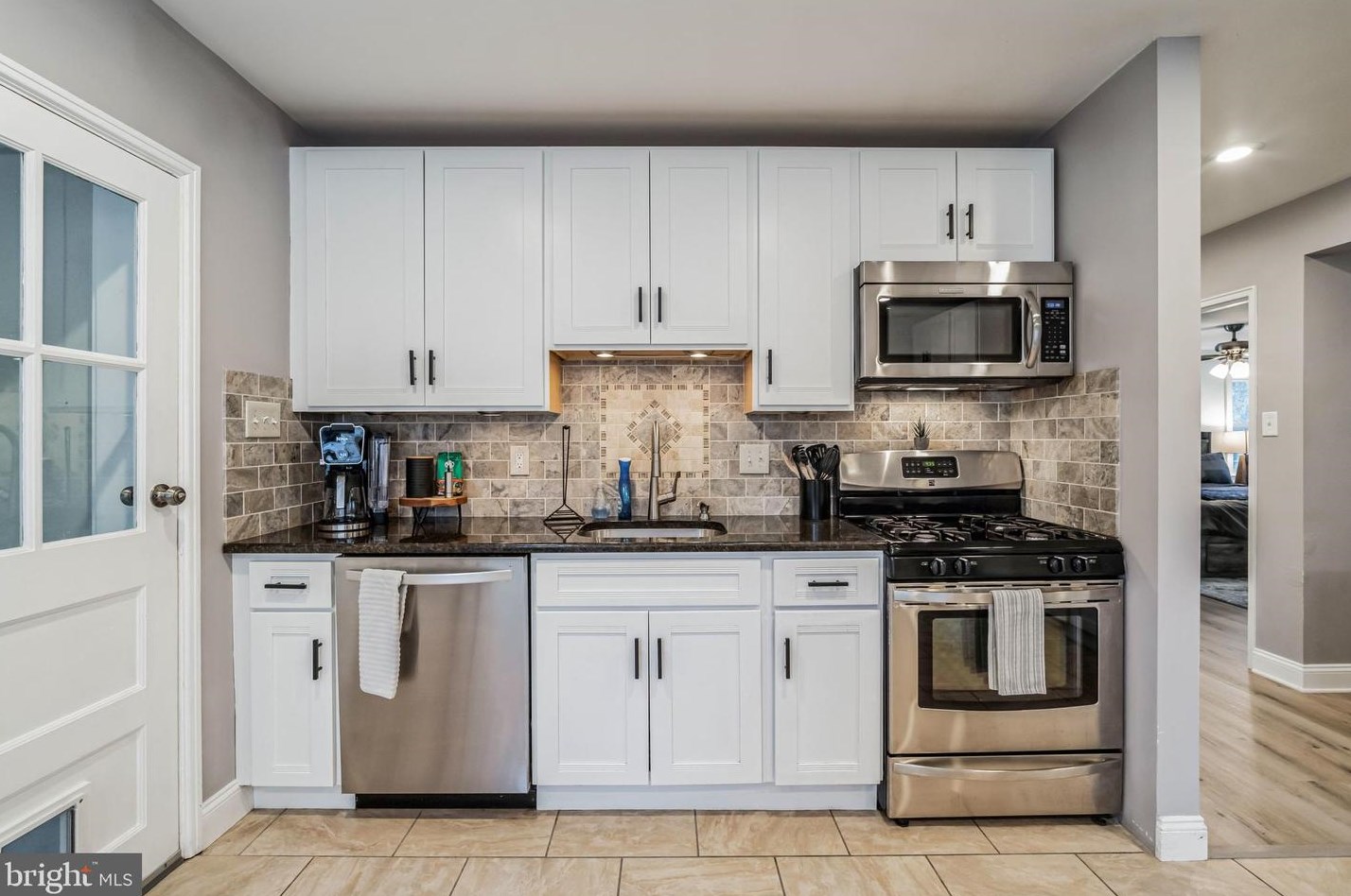 20 Llanwellyn Ave, Manor PA  19036-1324 exterior