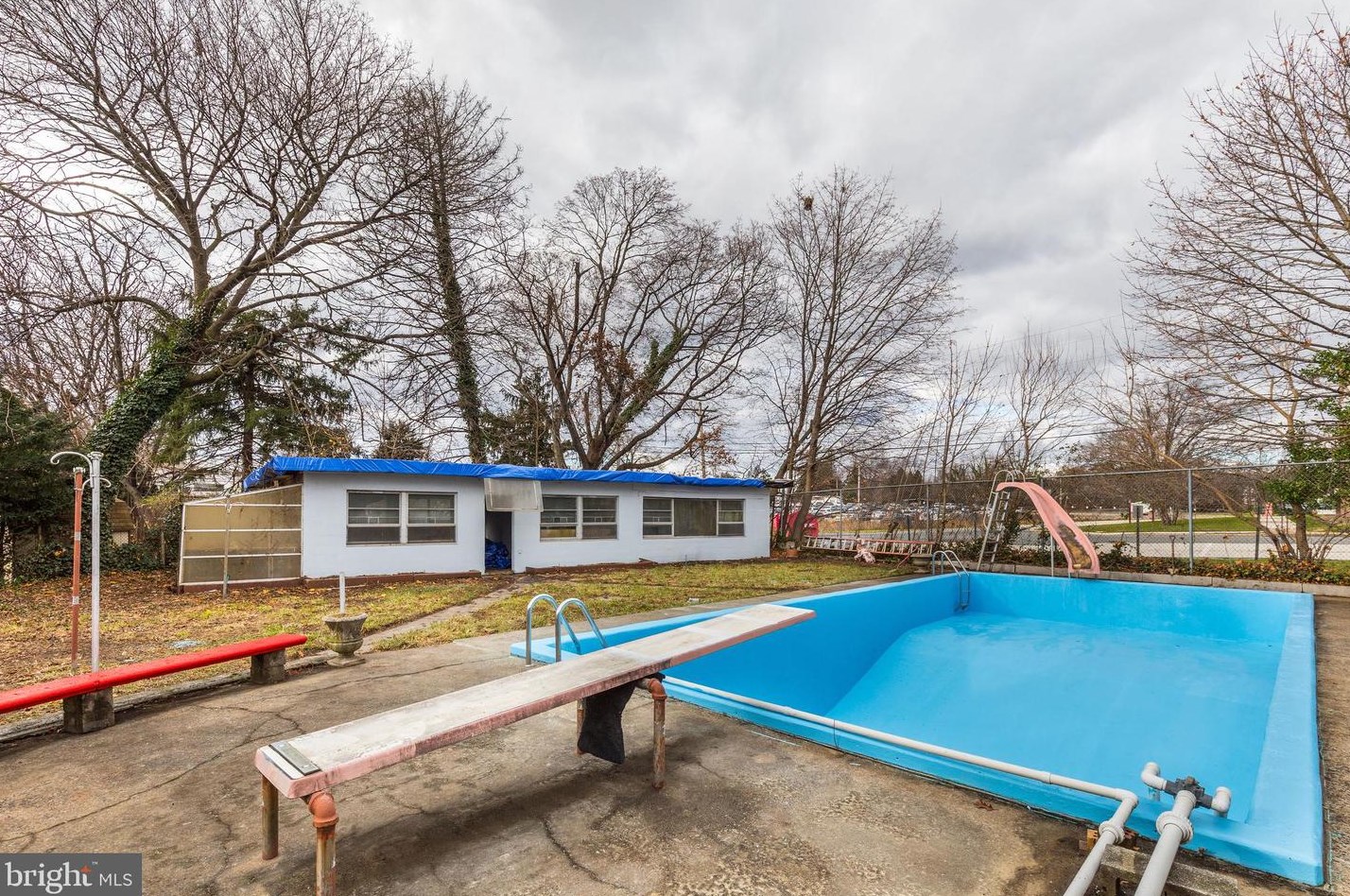 125 Golf Rd, Darby PA 19023-1313 exterior