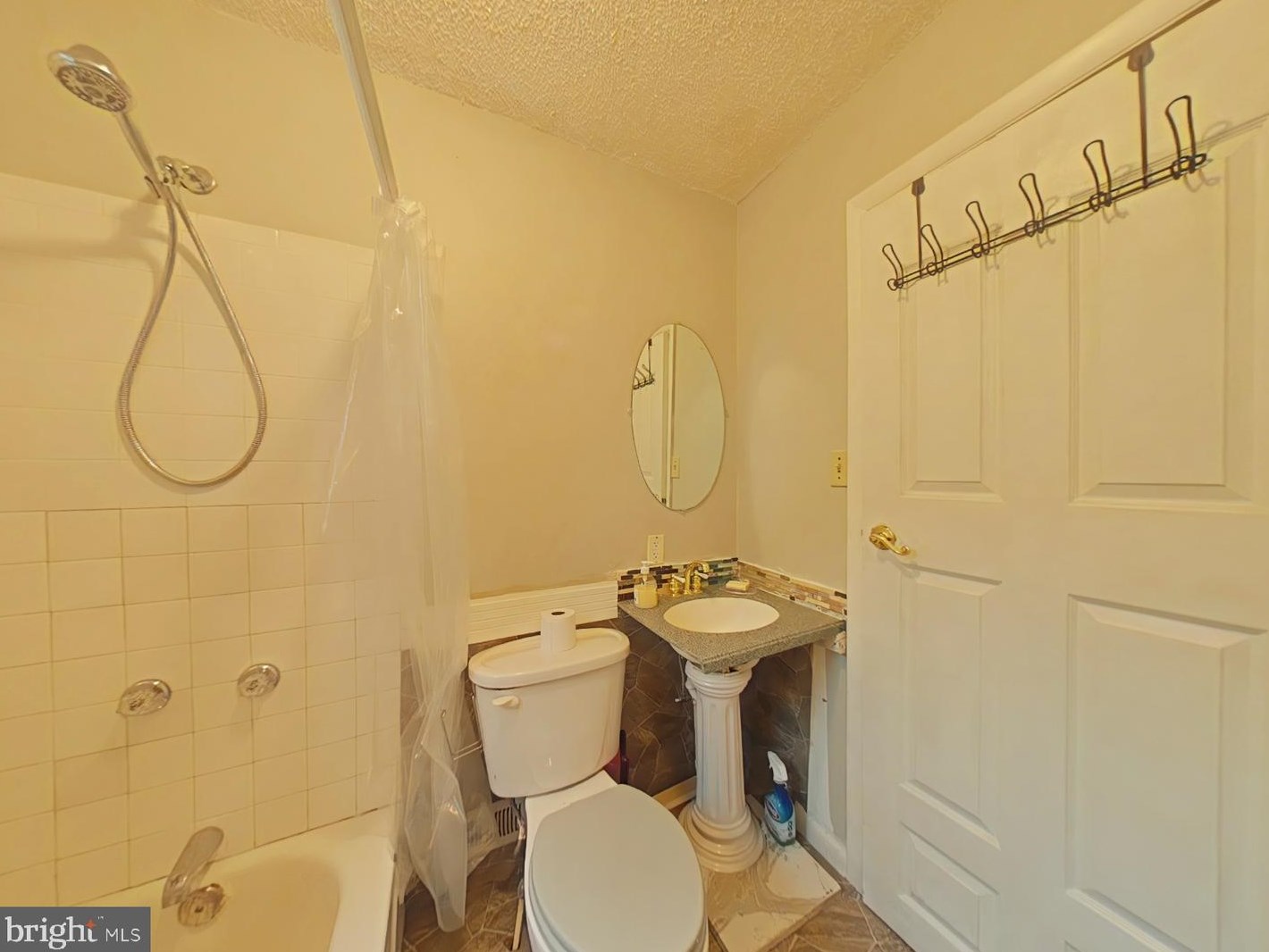 1118 Thomas St, Chester PA 19013-6422 exterior