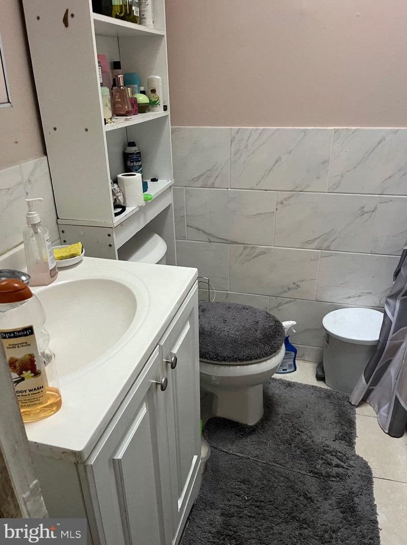 227 Golf Rd, Darby PA 19023-1313 exterior