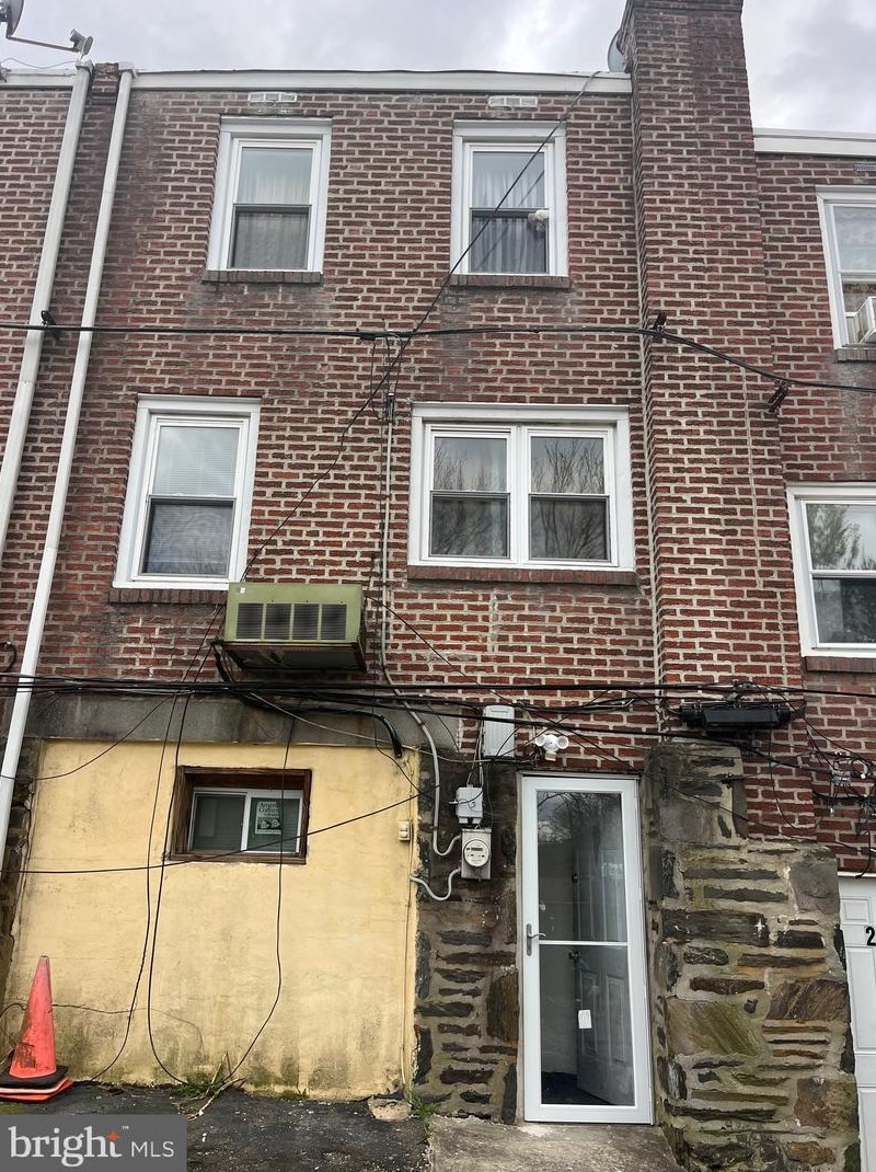 227 Golf Rd, Darby PA 19023-1313 exterior