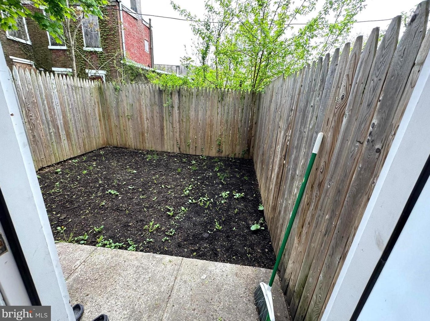 702 Lincoln St, Chester PA 19013-3527 exterior