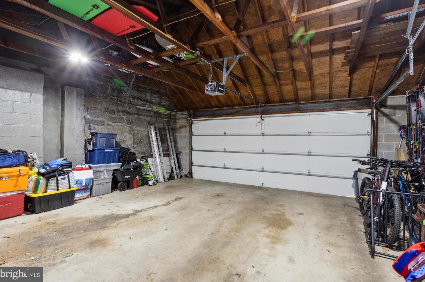 104 Golfview Rd, Ardmore PA  19003-1001 exterior