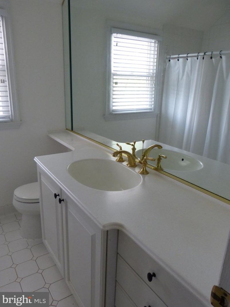 27 Fairhill Rd, Morton PA  19070-1010 exterior