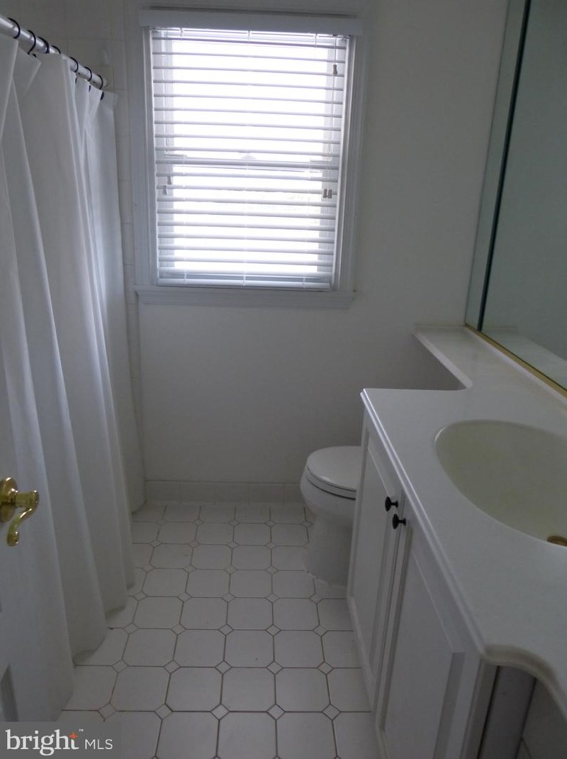 27 Fairhill Rd, Morton PA  19070-1010 exterior