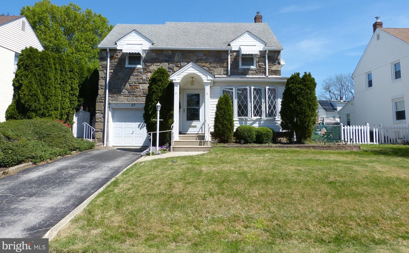 27 Fairhill Rd, Morton PA  19070-1005 exterior