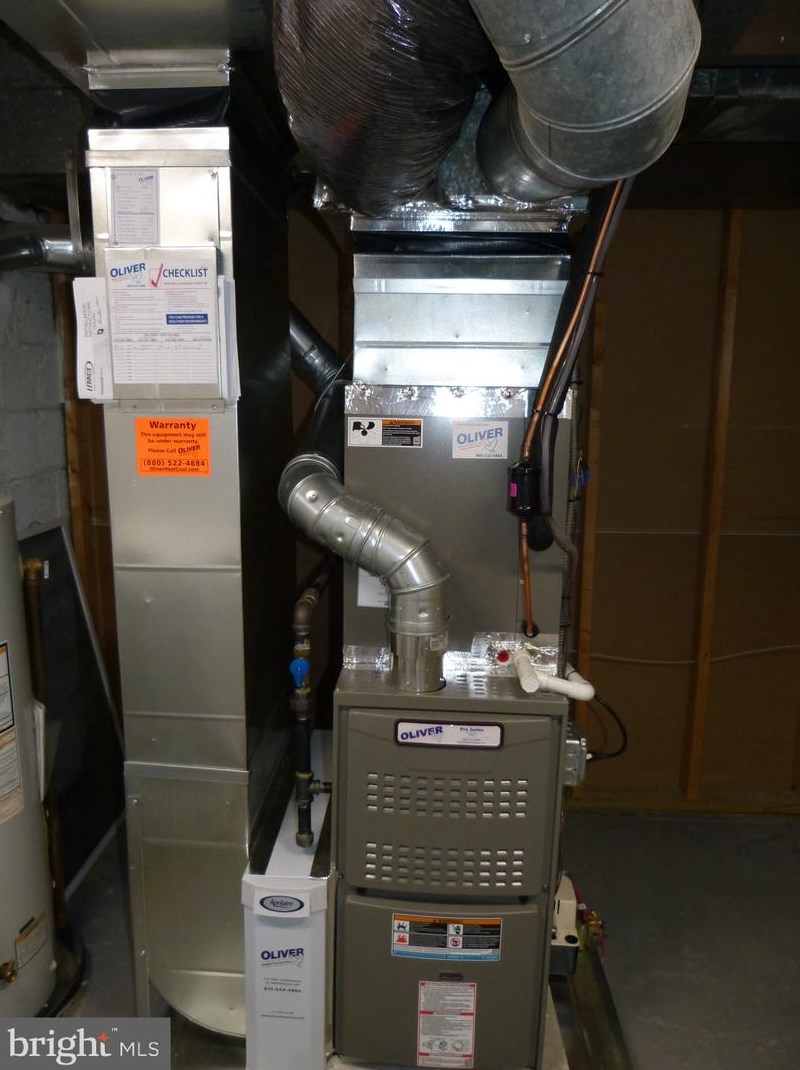 27 Fairhill Rd, Morton PA  19070-1010 exterior