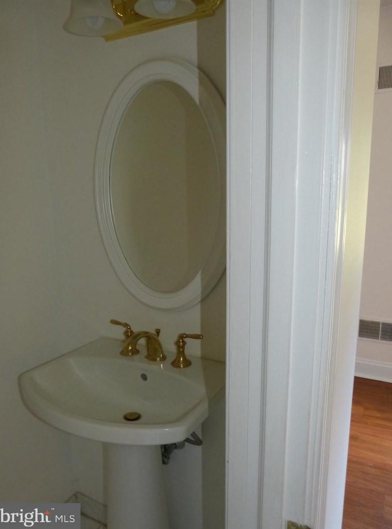 27 Fairhill Rd, Morton PA  19070-1010 exterior