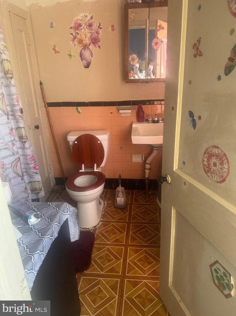 2626 Mccarey St, Chester PA 19013-2031 exterior