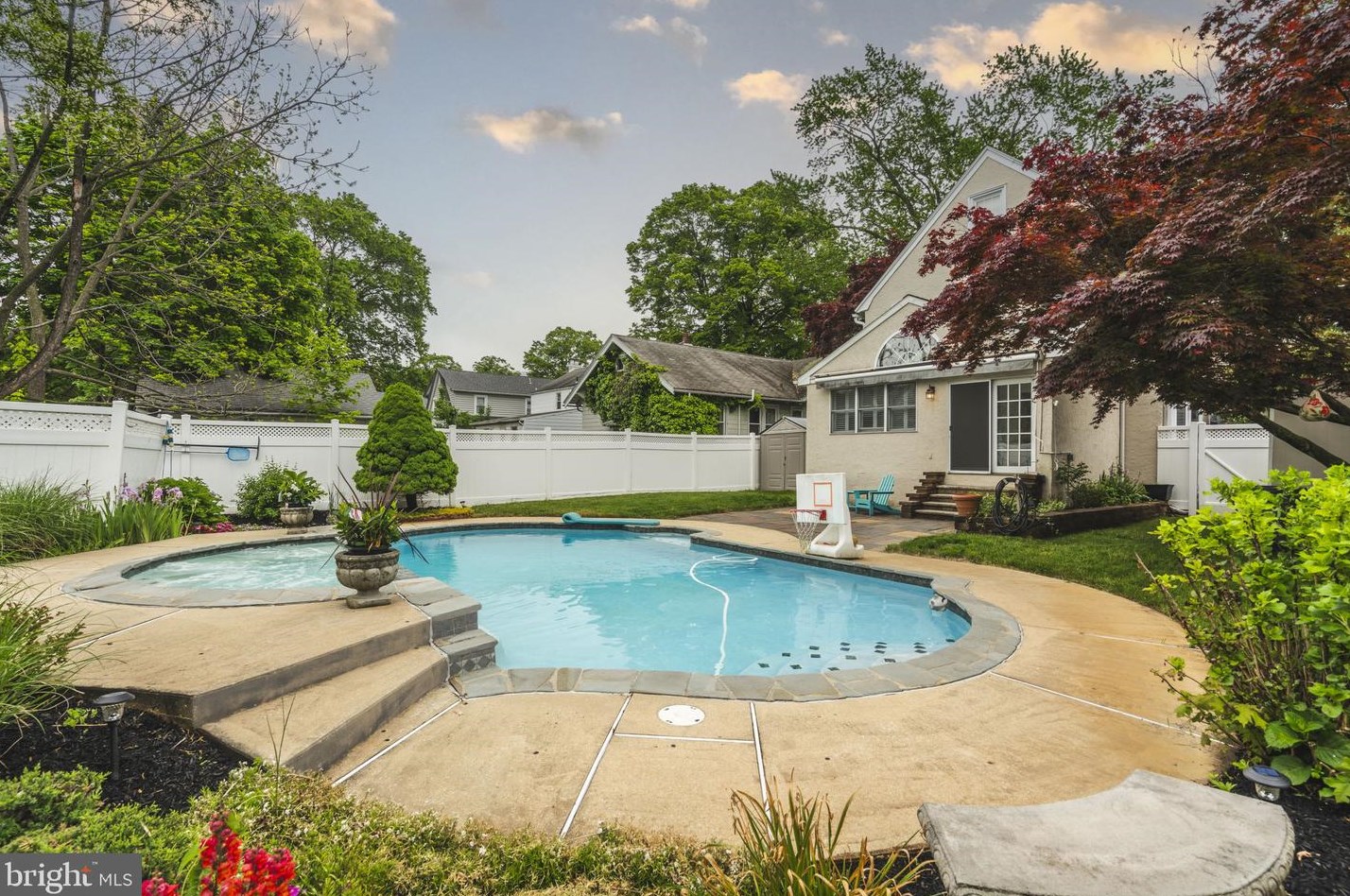 100 Forest Rd, Media PA  19064-2212 exterior