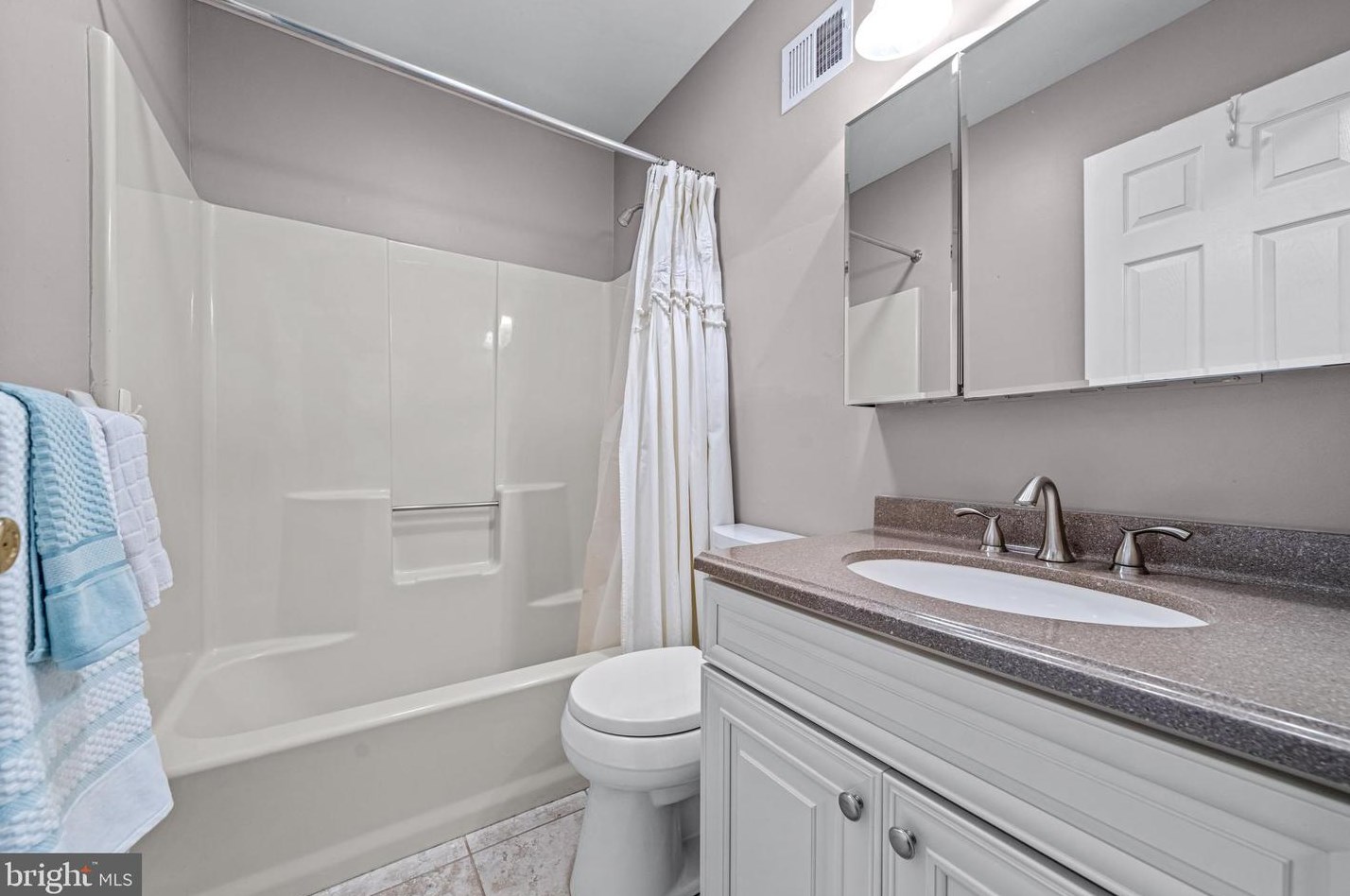 102 Knollwood Ct, Chester PA  19014-1257 exterior