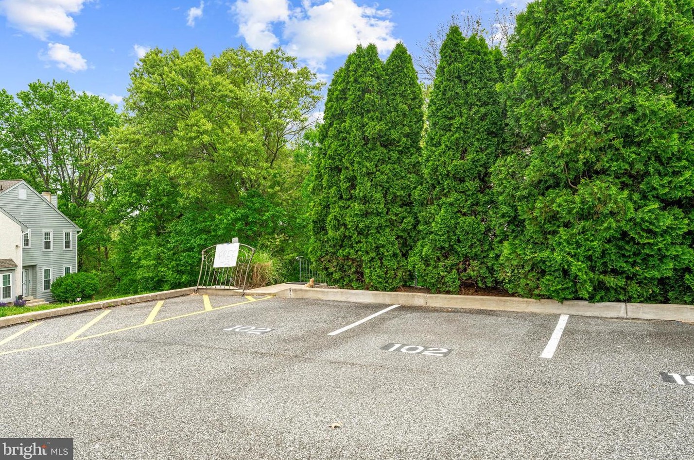 102 Knollwood Ct, Chester PA  19014-1257 exterior