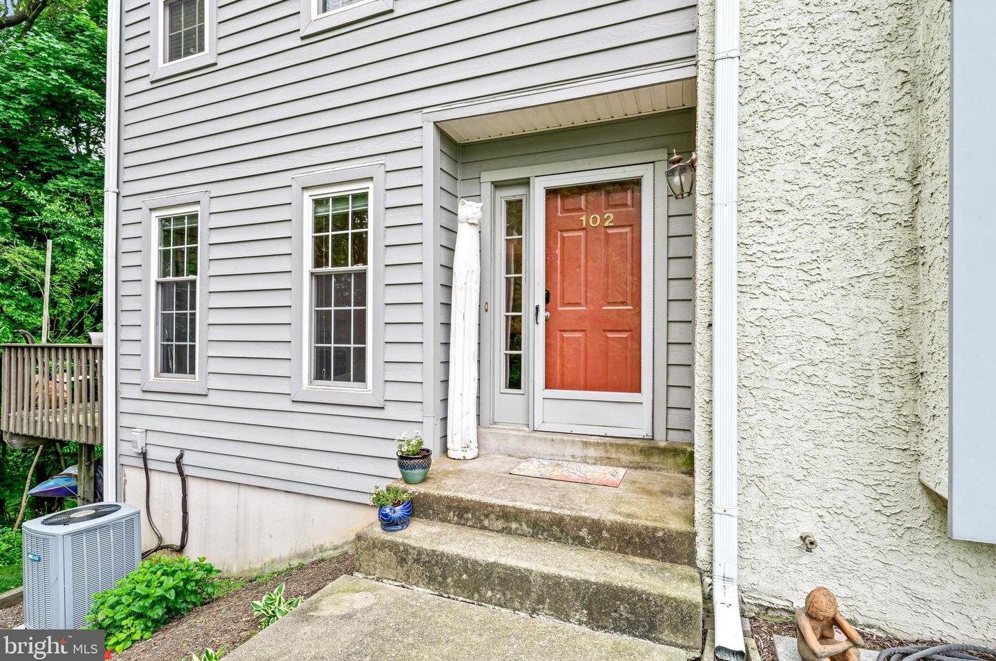 102 Knollwood Ct, Chester PA  19014-1257 exterior
