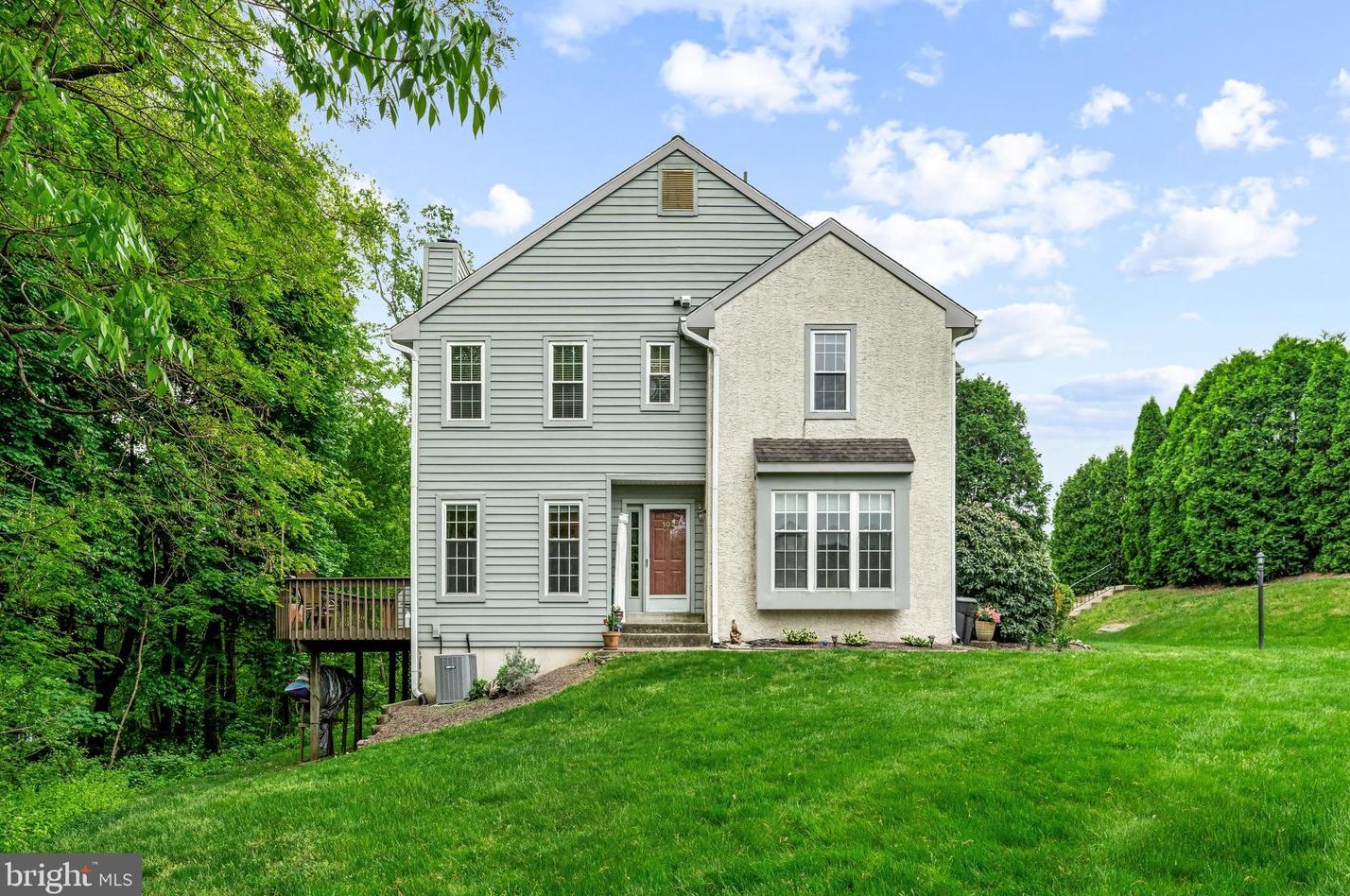 102 Knollwood Ct, Chester PA  19014-1257 exterior