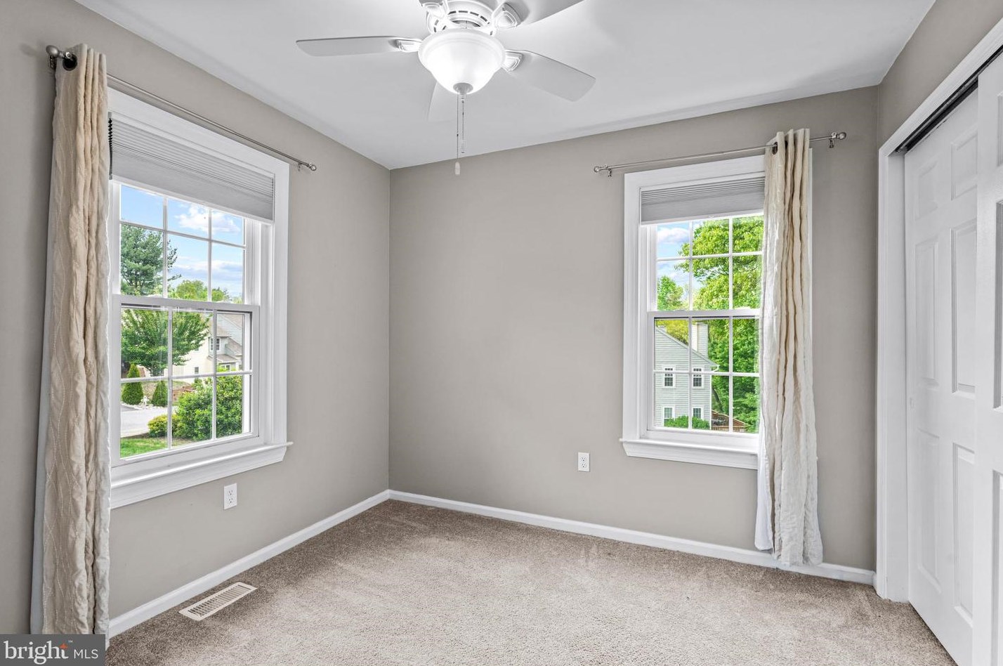 102 Knollwood Ct, Chester PA  19014-1257 exterior