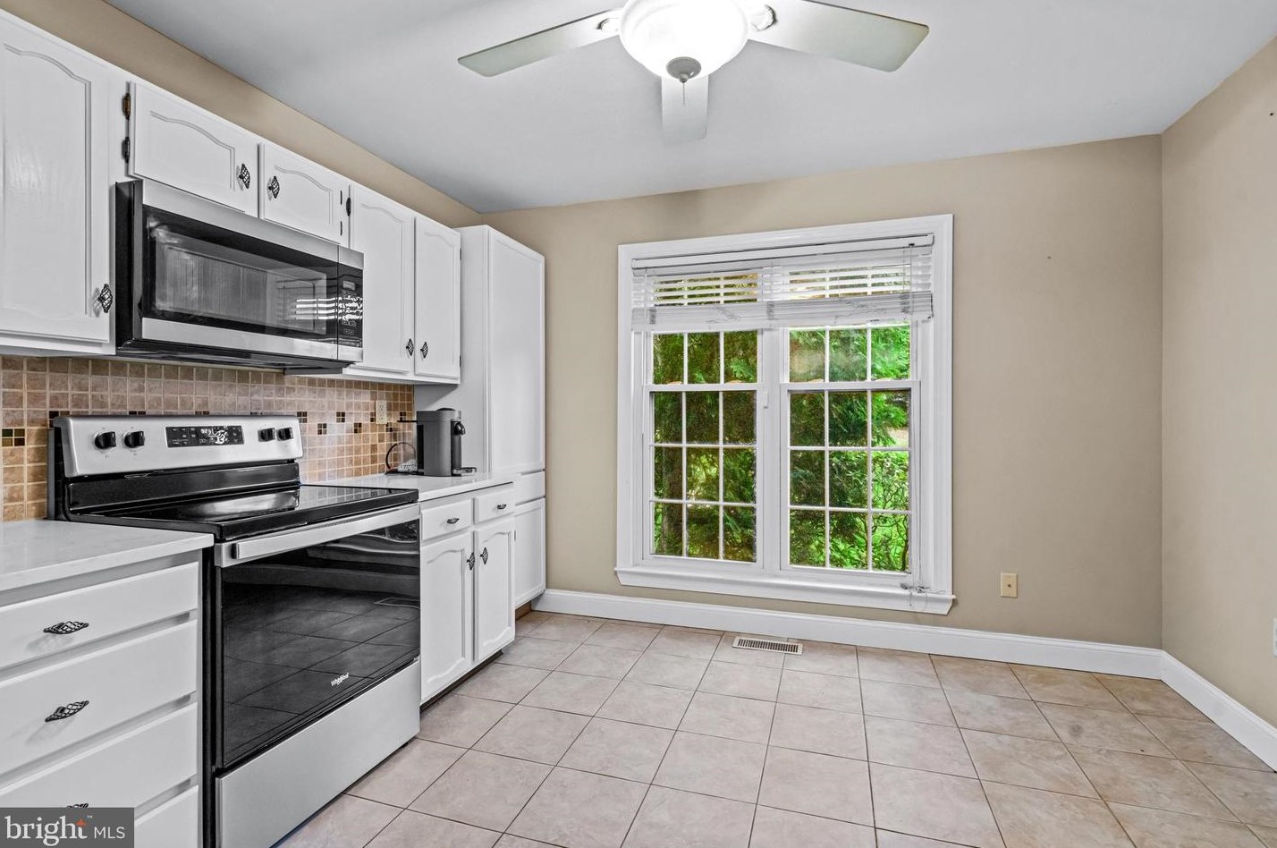 102 Knollwood Ct, Chester PA  19014-1257 exterior