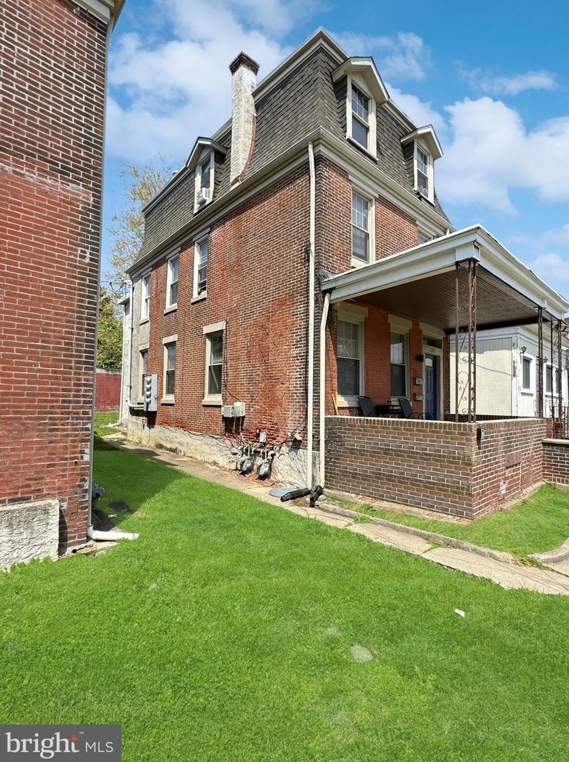 328 5 St, Darby PA 19023-2403 exterior