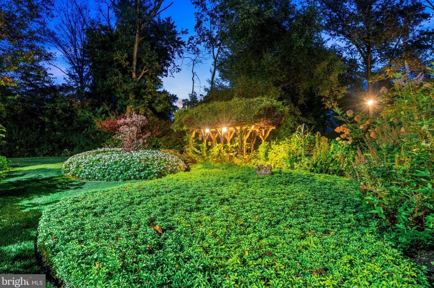 71 Tunbridge Rd, Haverford PA  19041-1038 exterior