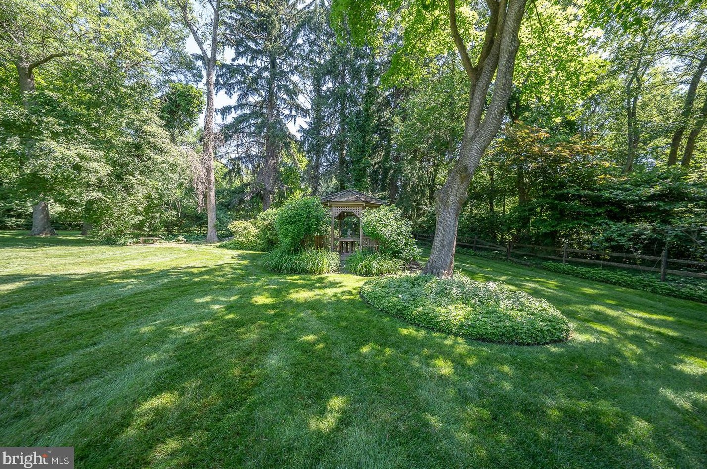 71 Tunbridge Rd, Haverford PA  19041-1038 exterior
