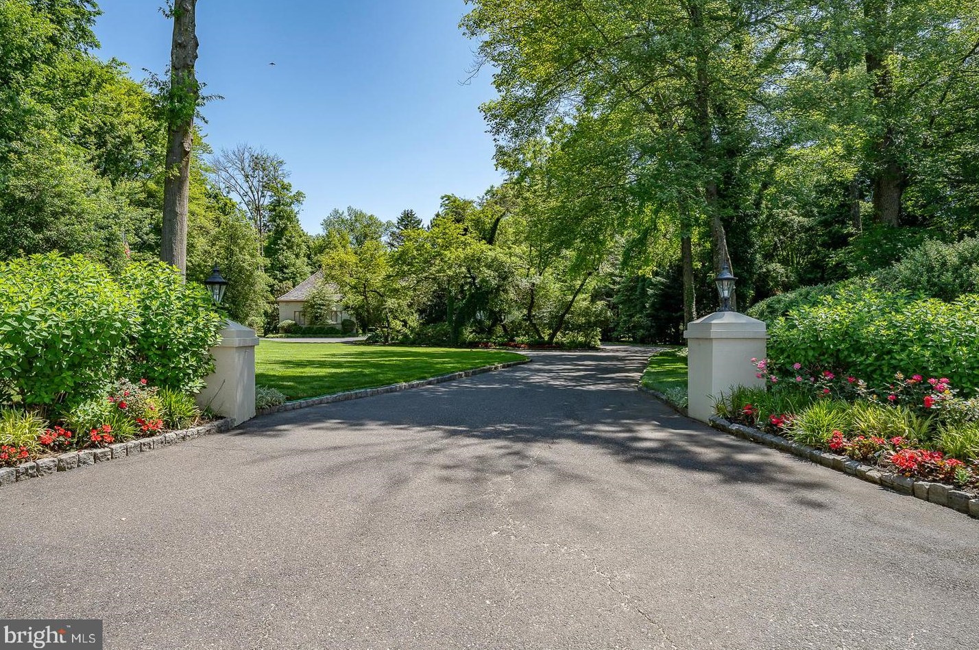 71 Tunbridge Rd, Haverford PA  19041-1038 exterior