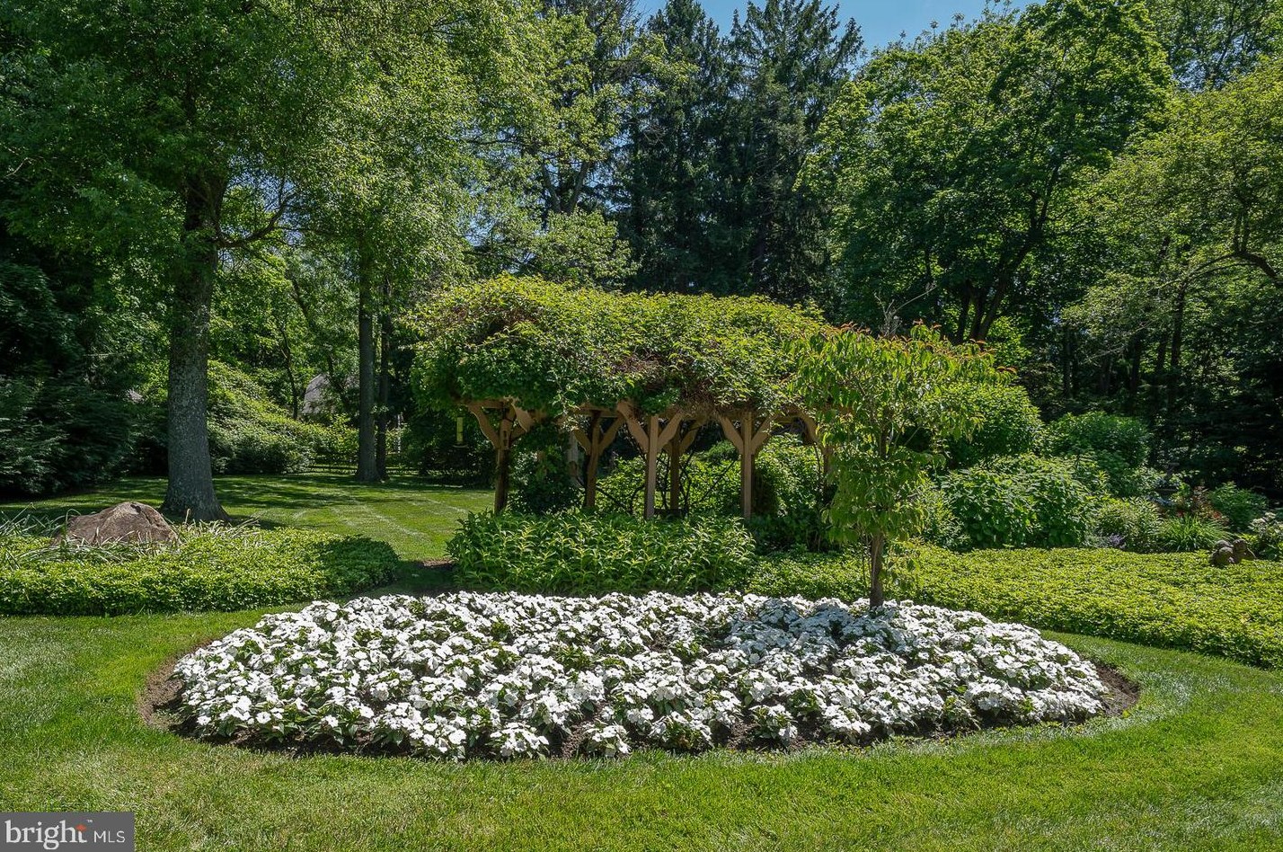 71 Tunbridge Rd, Haverford PA  19041-1038 exterior
