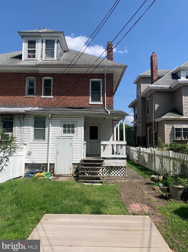 8 24 St, Chester PA 19013-4601 exterior