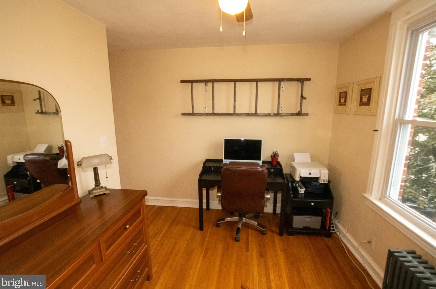 125 Cedar Ln, Upper Darby PA  19082-1306 exterior