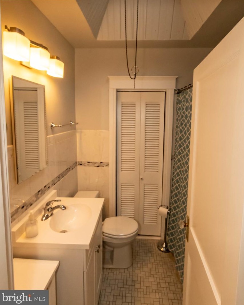 125 Cedar Ln, Upper Darby PA  19082-1306 exterior