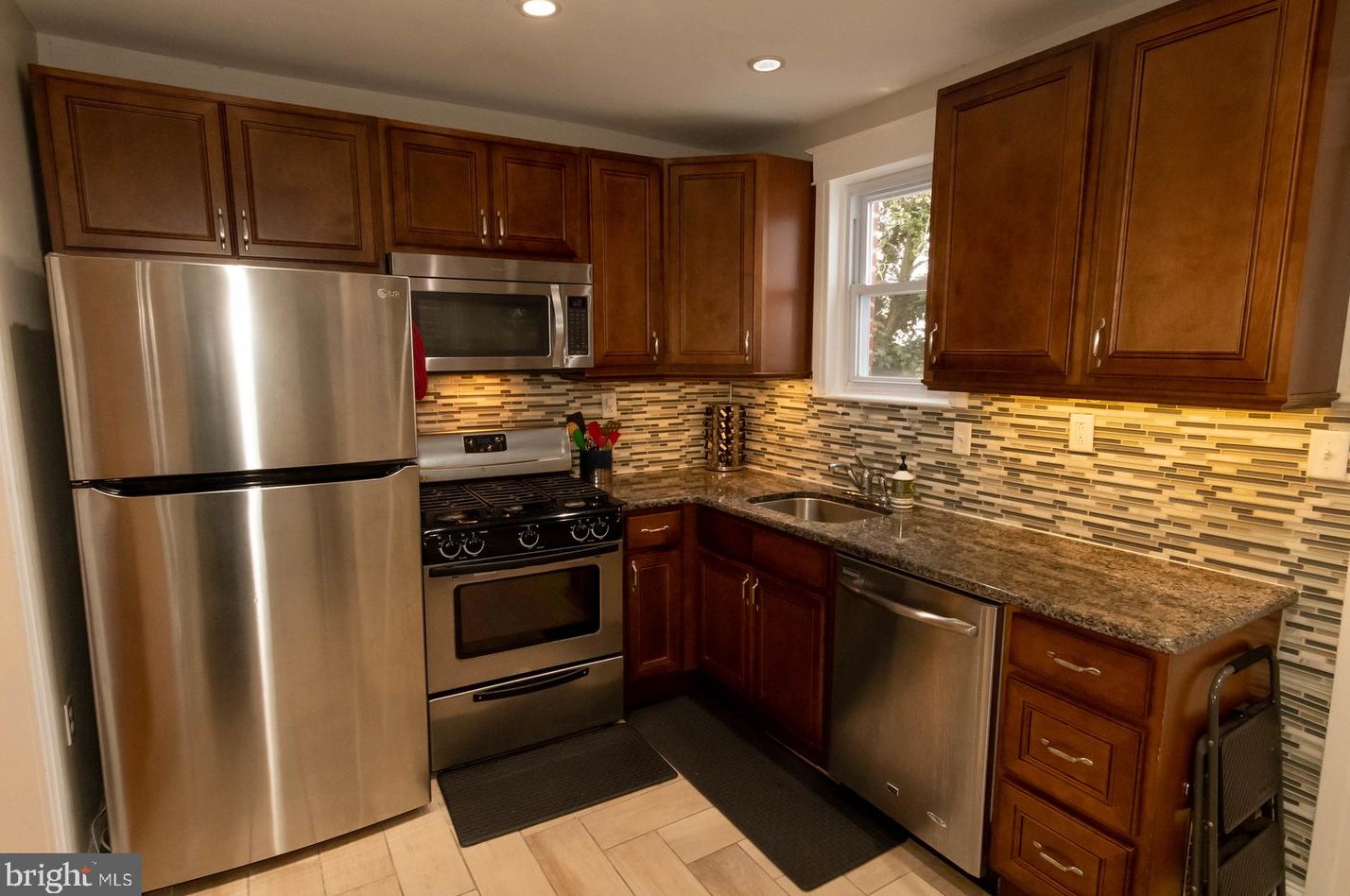 125 Cedar Ln, Upper Darby PA  19082-1306 exterior