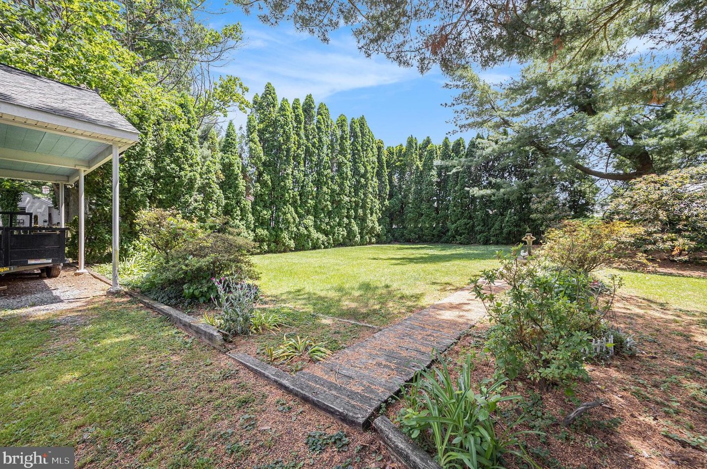 1829 Laurel Ave, Boothwyn PA 19061-2740 exterior