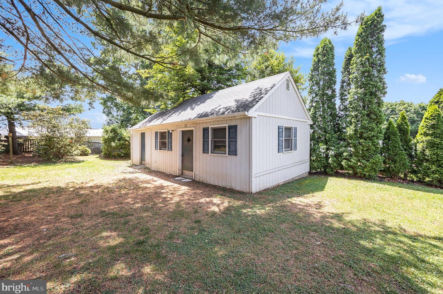 1829 Laurel Ave, Boothwyn PA 19061-2740 exterior