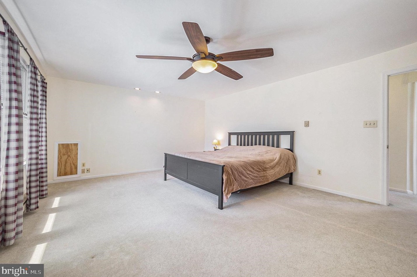 1829 Laurel Ave, Boothwyn PA 19061-2740 exterior