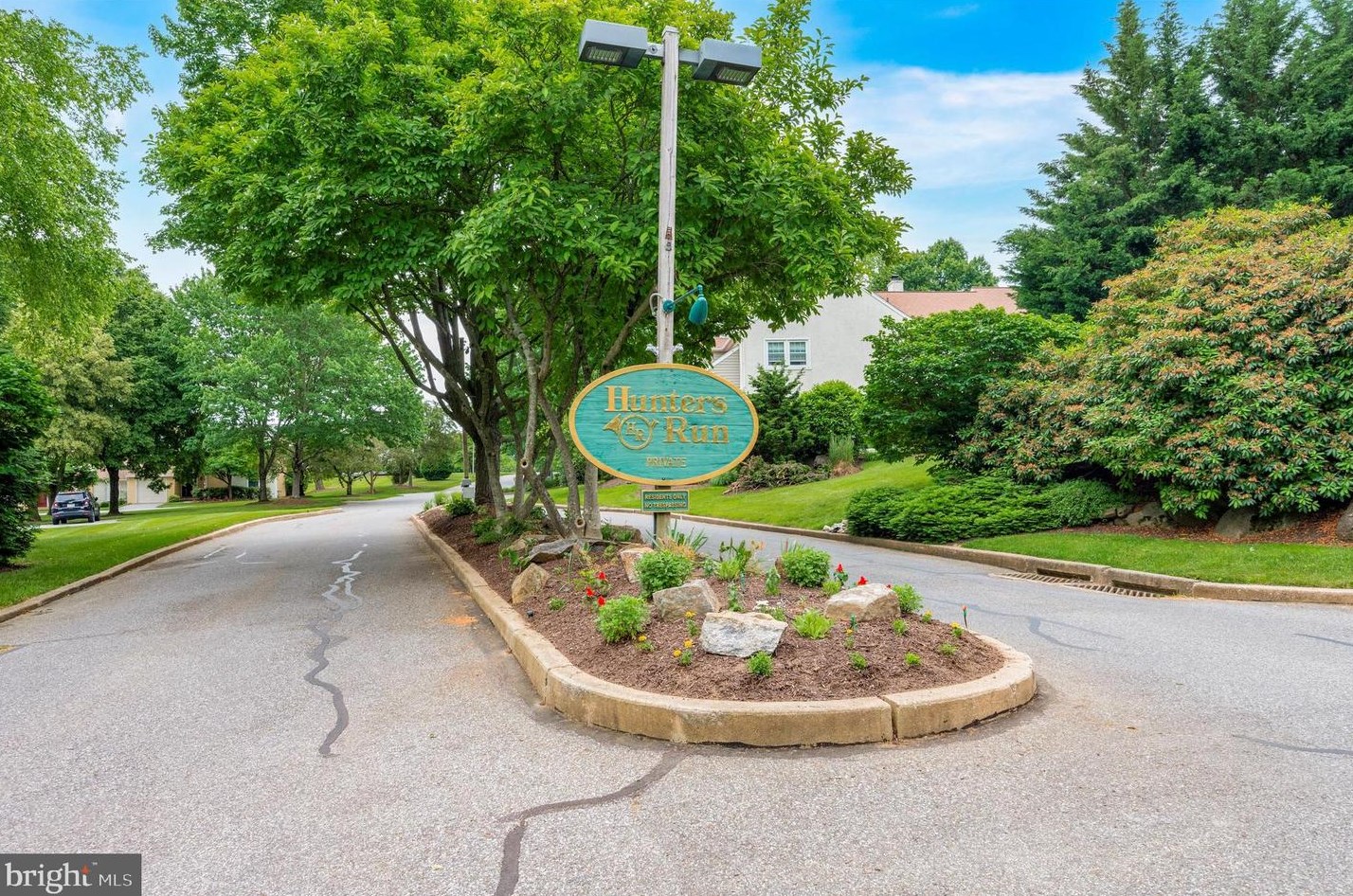 27 Hunters Run, Newtown Square PA  19073-3928 exterior