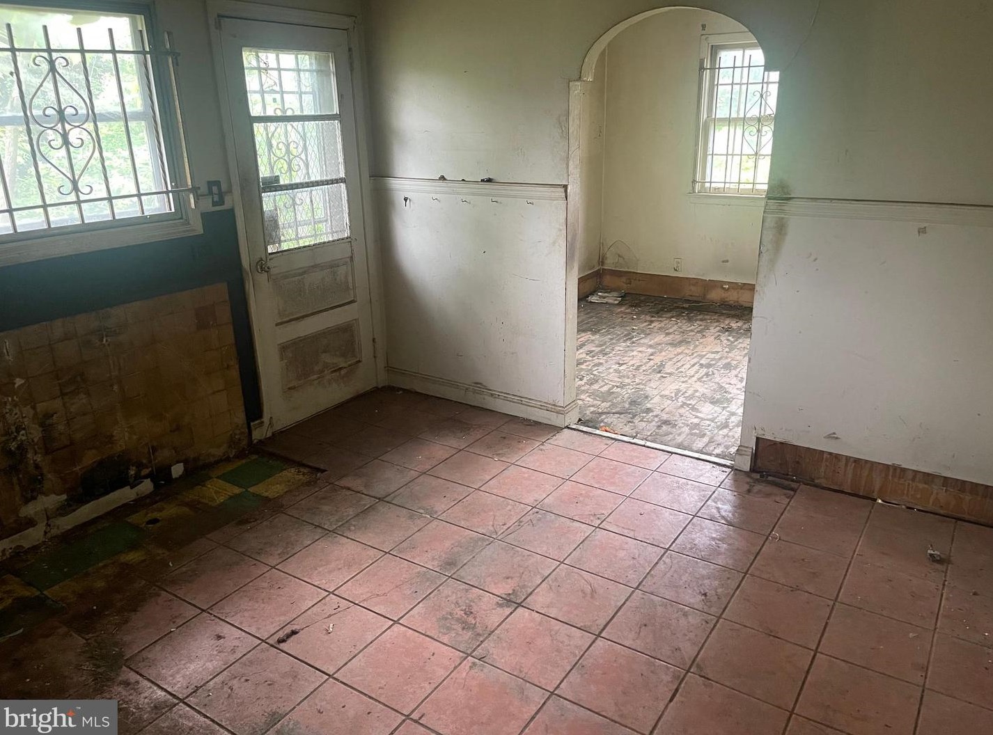 1010 Smt St, Darby PA 19023-1625 exterior