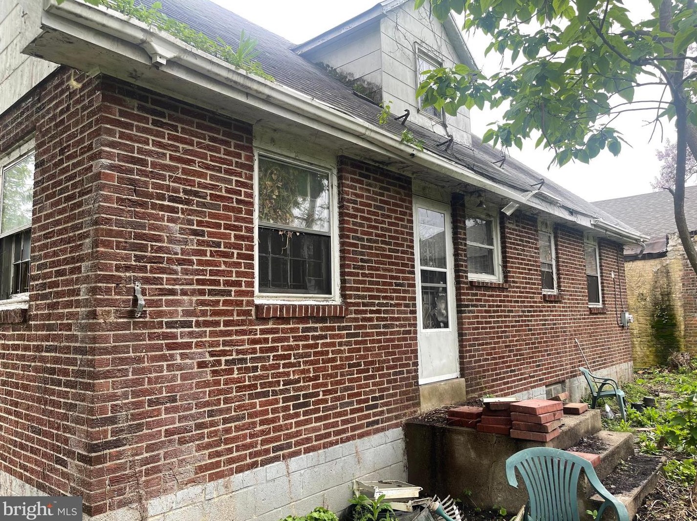 1010 Smt St, Darby PA 19023-1625 exterior