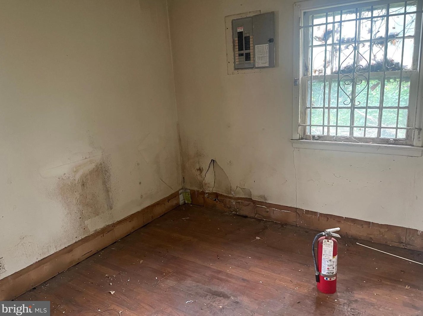 1010 Smt St, Darby PA 19023-1625 exterior