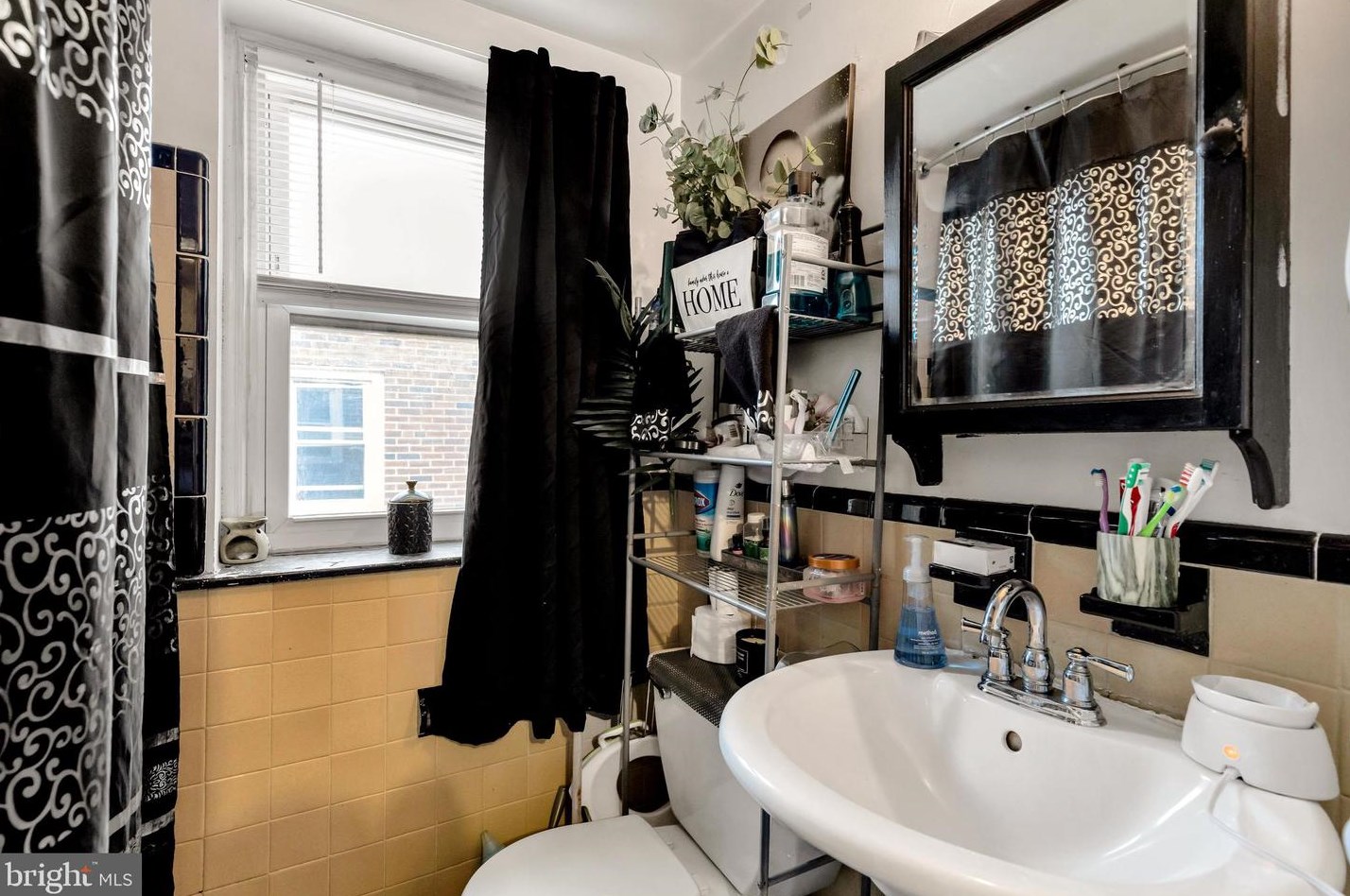 354 21 St, Chester PA 19013-4917 exterior