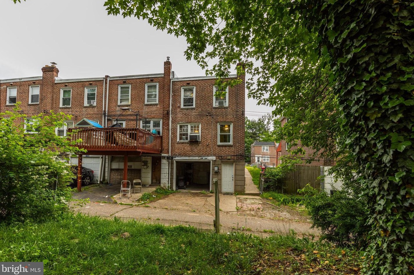 354 21 St, Chester PA 19013-4917 exterior